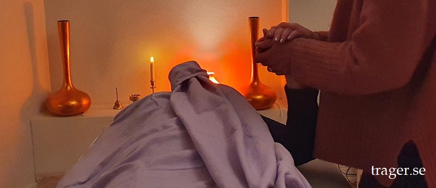 Trager_hand_vila_860x372